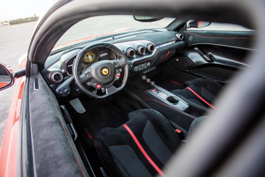 Интерьер Ferrari F12tdf 2016 года  (NA) (фото 21 из 45)